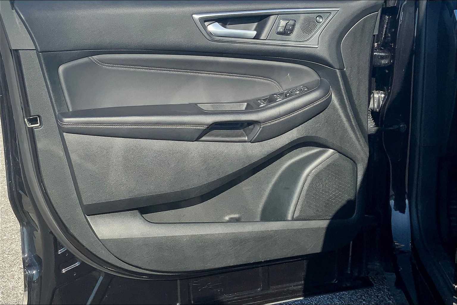 2024 Ford Edge Titanium photo 20