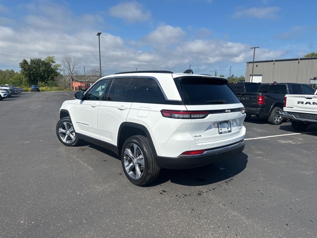 2025 Jeep Grand Cherokee Limited photo 4