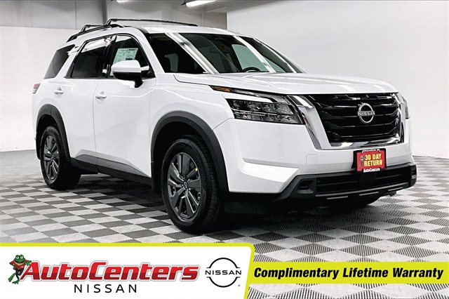 2025 Nissan Pathfinder SV's photo