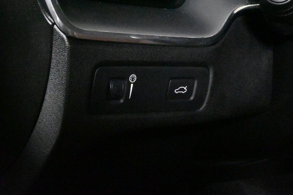 2018 Volvo XC60 T5 Momentum photo 26