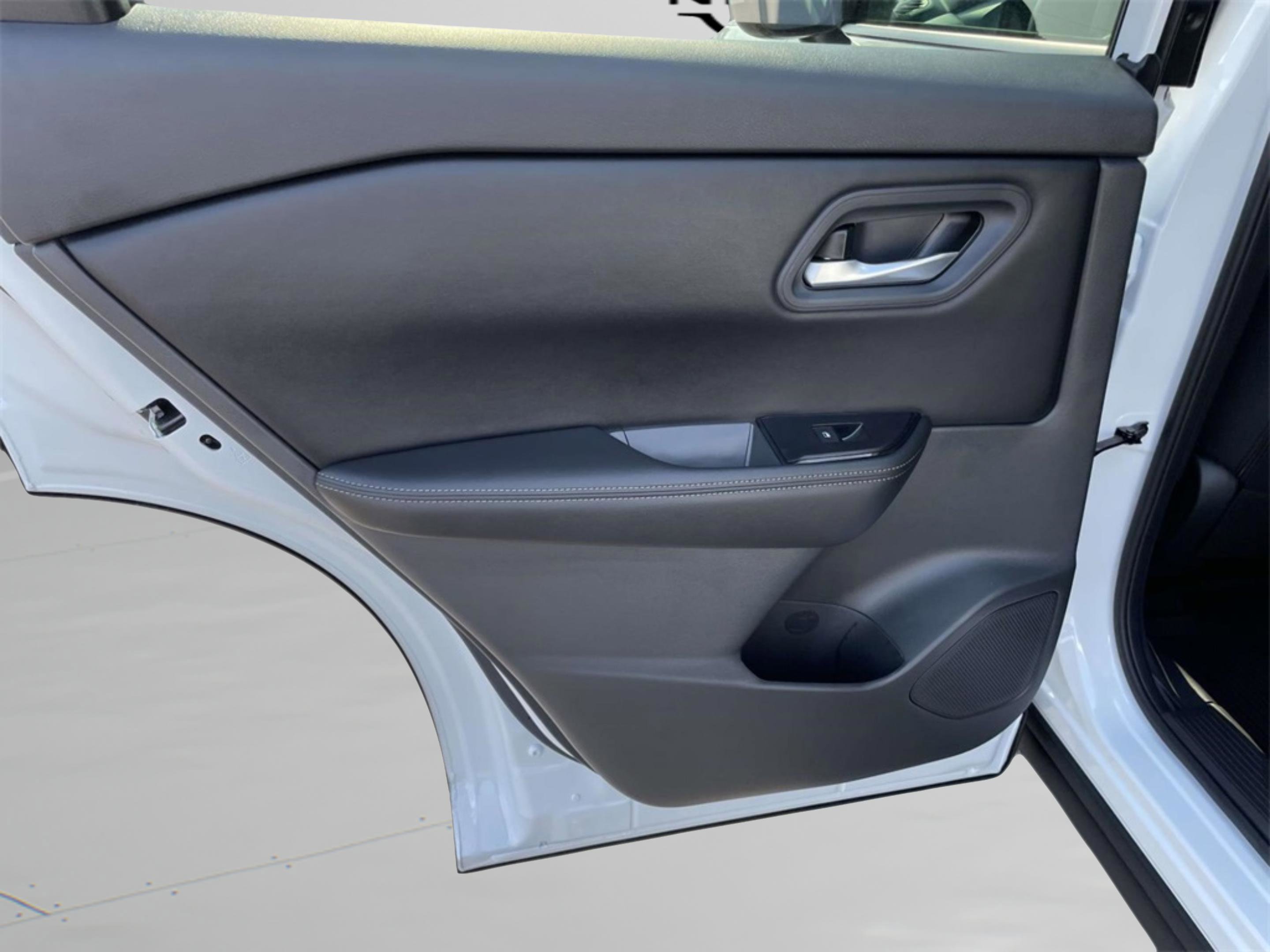 2026 Nissan Rogue SV AWD photo 18