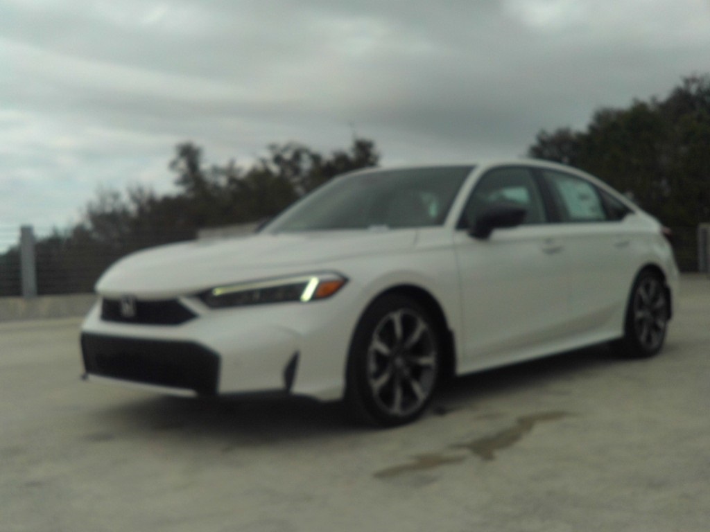 2025 Honda Civic Hybrid Sport Touring photo 3
