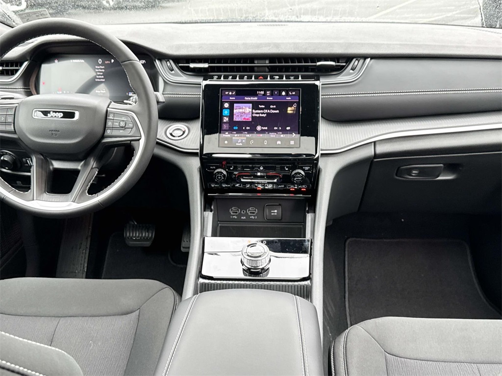 2025 Jeep Grand Cherokee Laredo photo 14
