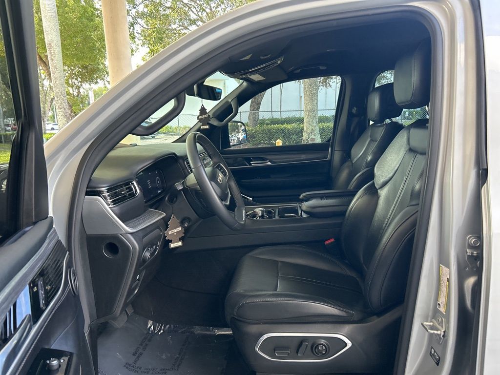 2023 Jeep Wagoneer L Series II photo 4