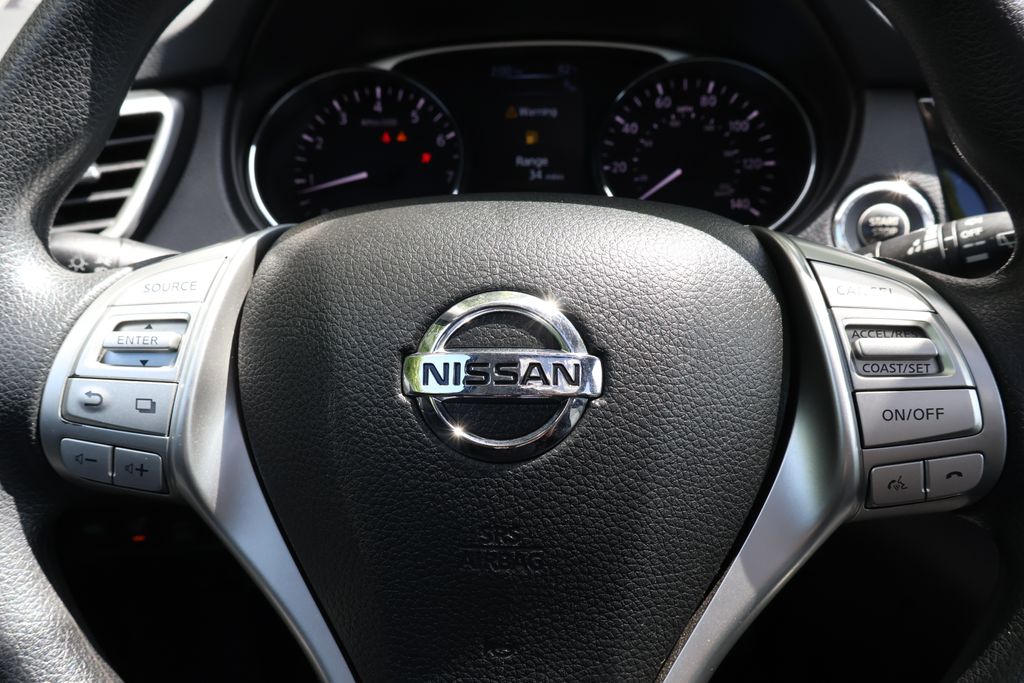 2016 Nissan Rogue SV photo 22