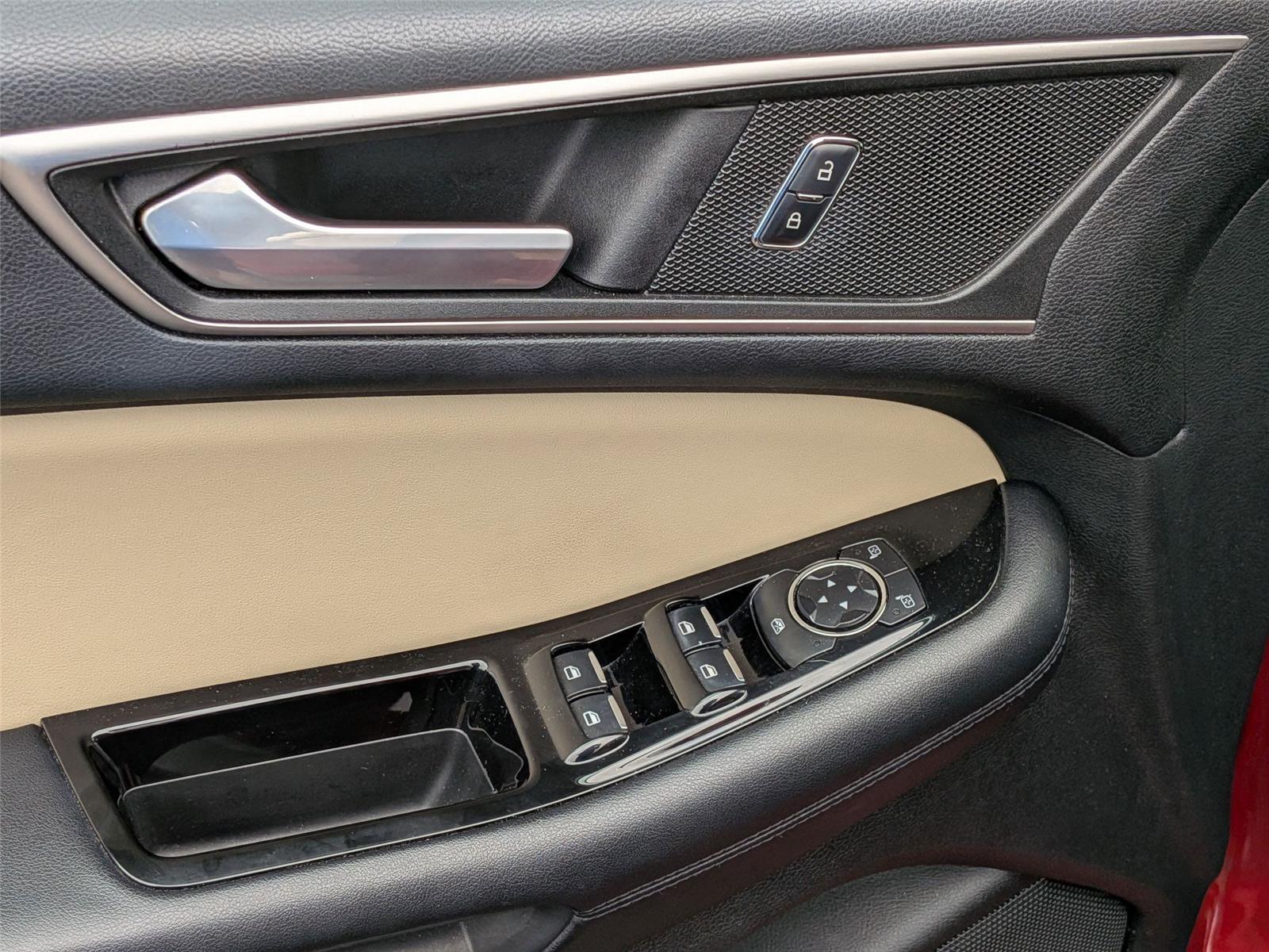 2015 Ford Edge SEL photo 9
