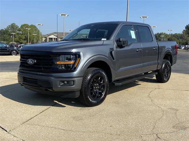2025 Ford F-150 XLT photo 4
