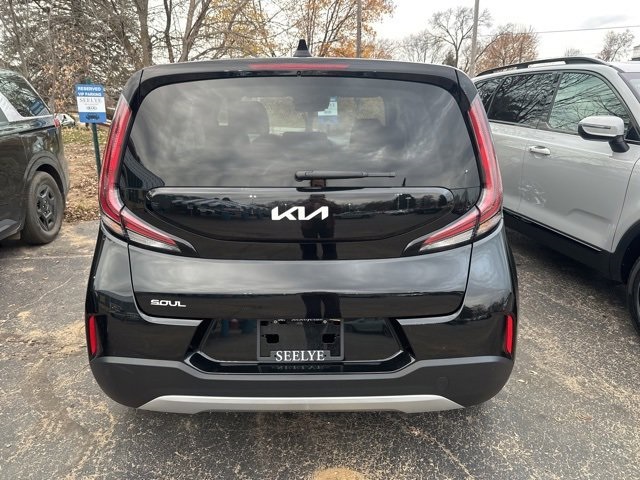 2024 Kia Soul LX photo 3