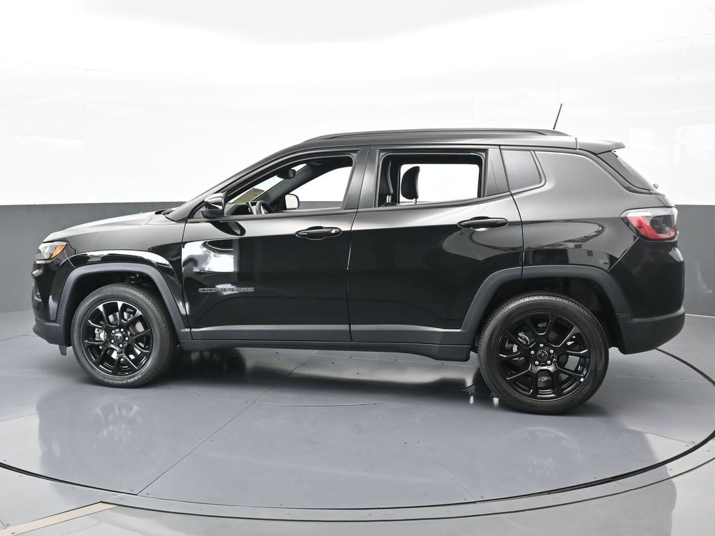 2025 Jeep Compass Latitude photo 3