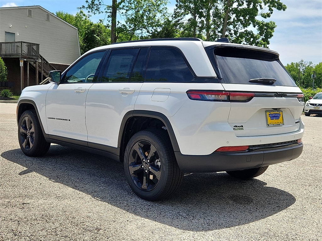 2025 Jeep Grand Cherokee Limited photo 3