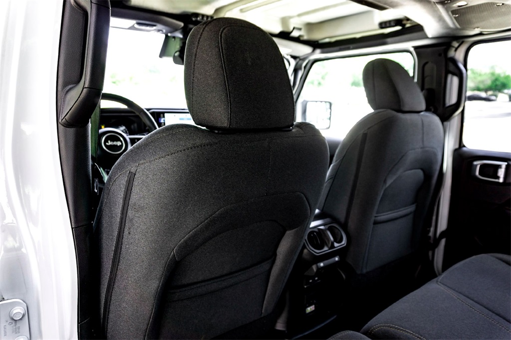 2024 Jeep Wrangler Sahara 4xe photo 25