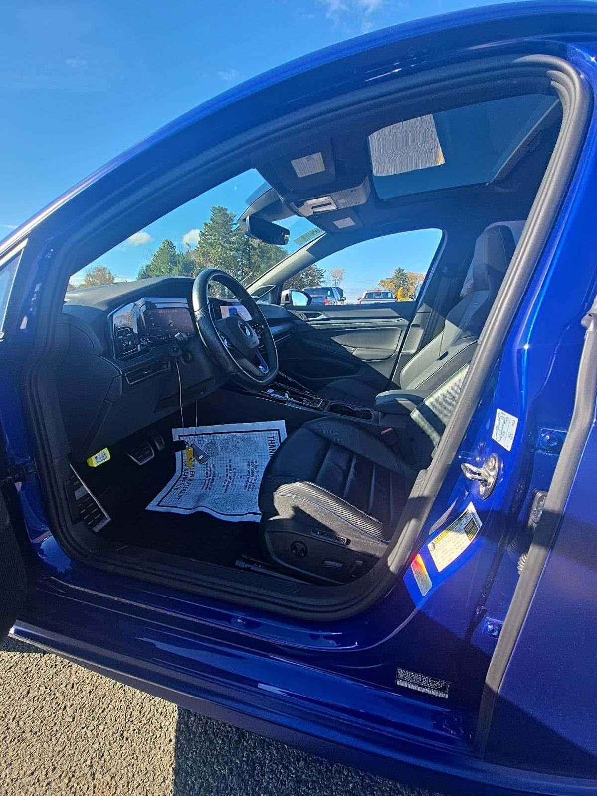 2023 Volkswagen Golf R photo 2