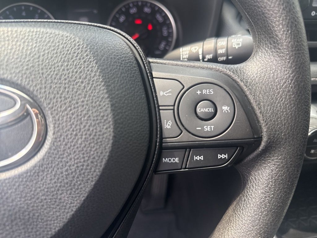 2021 Toyota RAV4 XLE photo 11