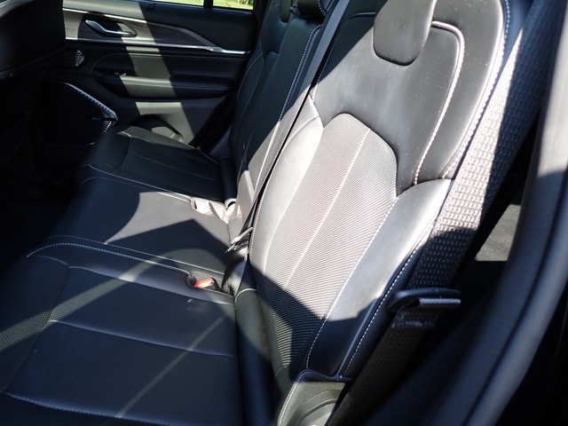 2022 Jeep Grand Cherokee Overland photo 16