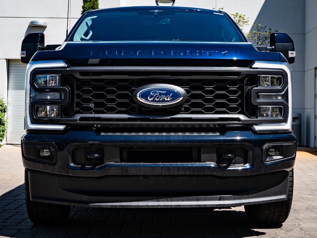 2023 Ford F-250 Lariat photo 2