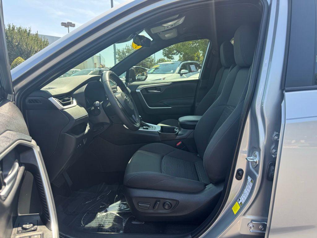 2024 Toyota RAV4 Hybrid SE photo 21