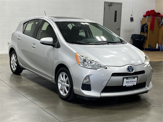 2014 Toyota Prius C Three photo 3