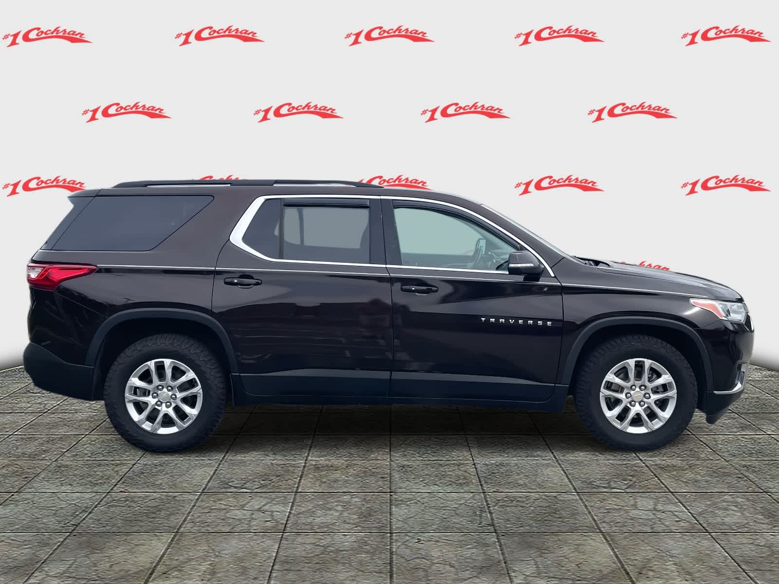 2021 Chevrolet Traverse Leather photo 2