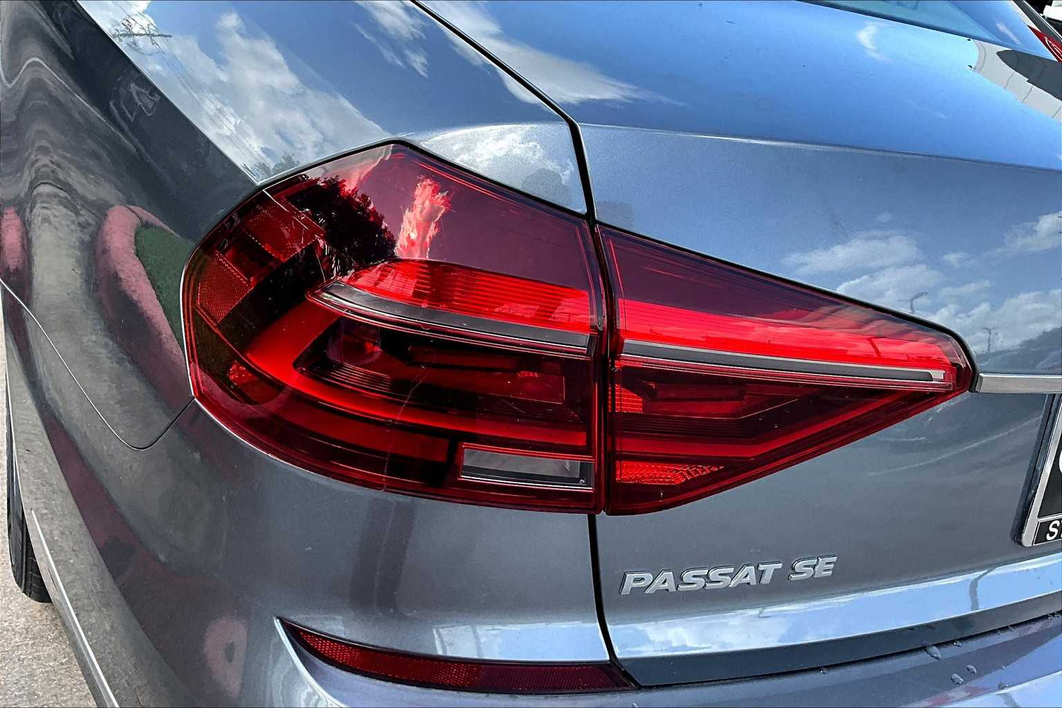2018 Volkswagen Passat 2.0T SE photo 25