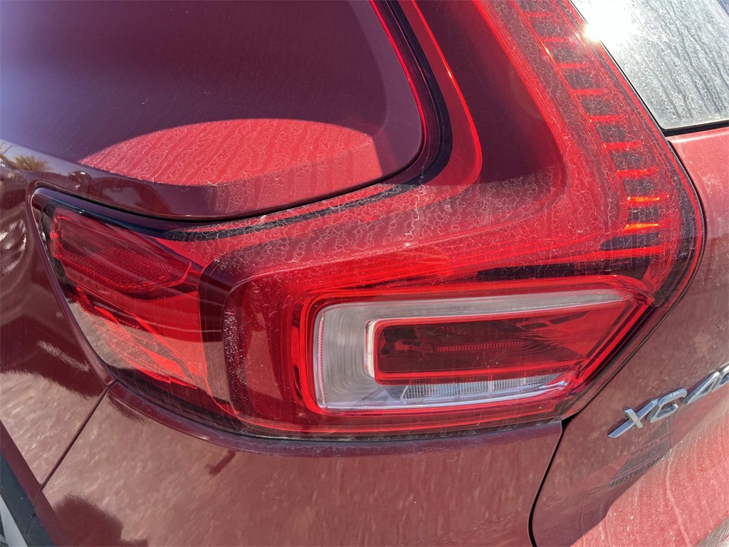 2019 Volvo XC40 Momentum photo 17