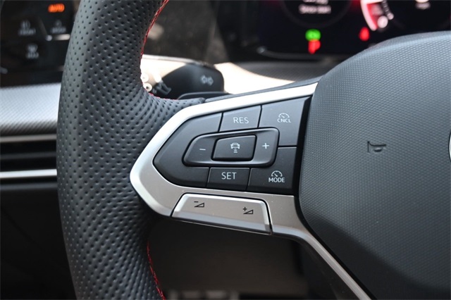 2025 Volkswagen Golf GTI Autobahn photo 9