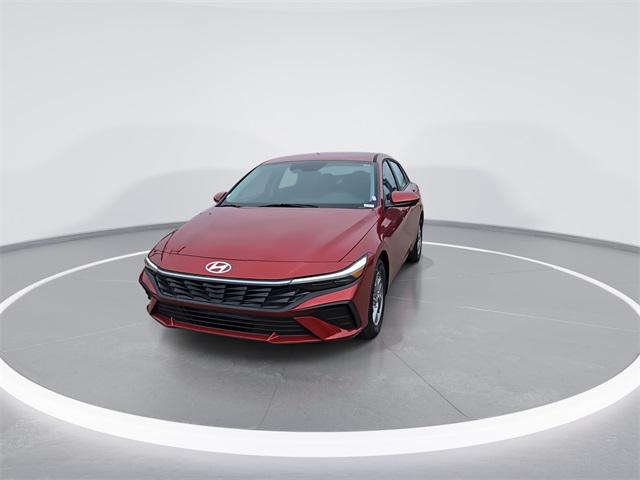 2025 Hyundai Elantra SE photo 3