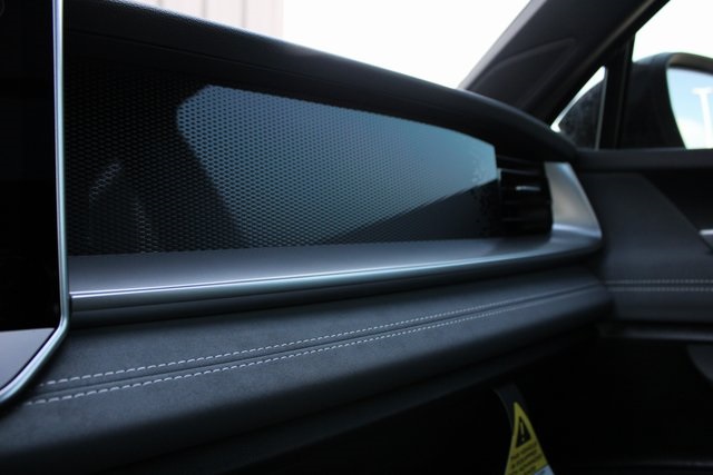 2025 Volkswagen Tiguan SE R-Line Black photo 2