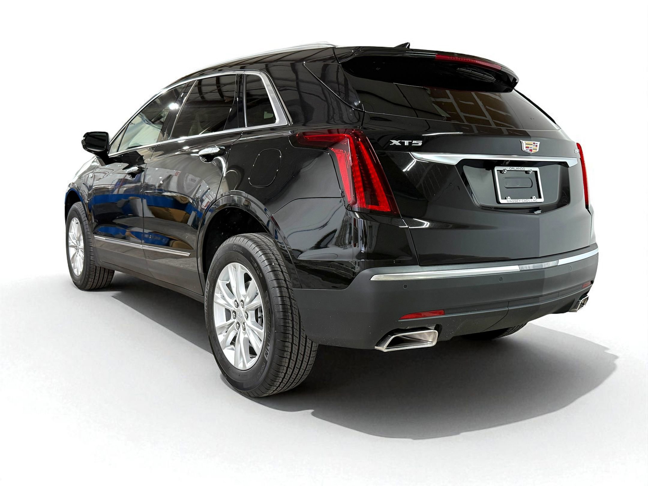 2025 Cadillac XT5 Luxury photo 2