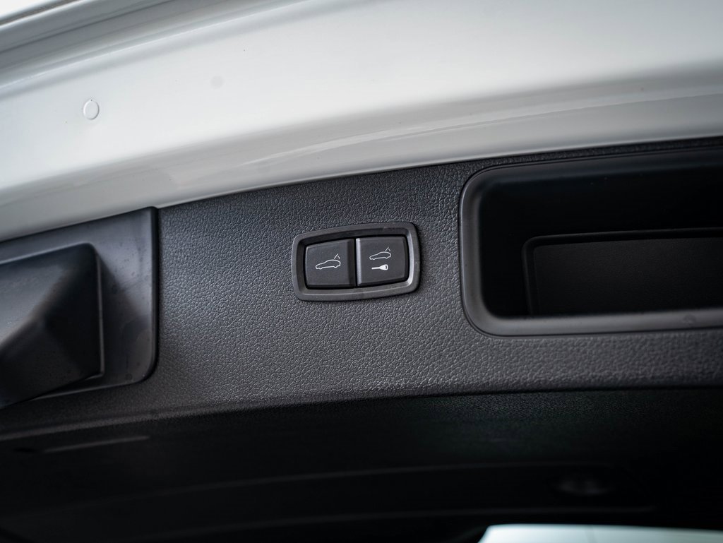2024 Porsche Macan T photo 14