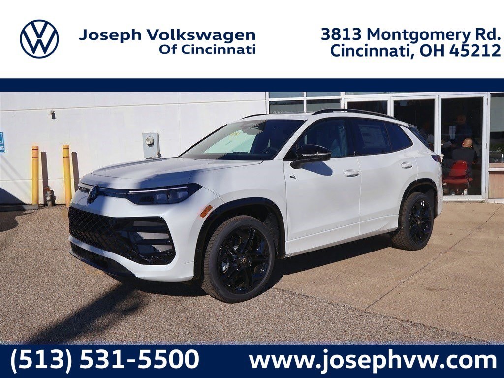 2026 Volkswagen Tiguan SE R-LINE BLACK's photo