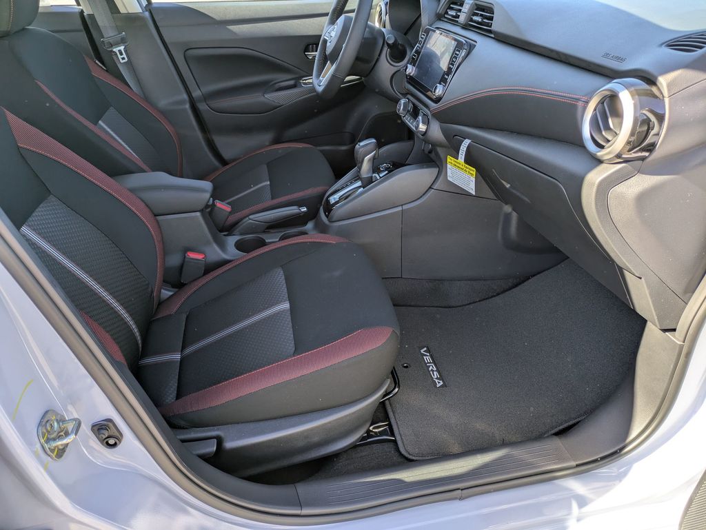 2025 Nissan Versa SR photo 24