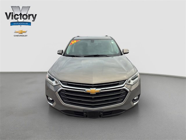 Used 2019 Chevrolet Traverse 3LT with VIN 1GNEVHKW8KJ256401 for sale in Kansas City