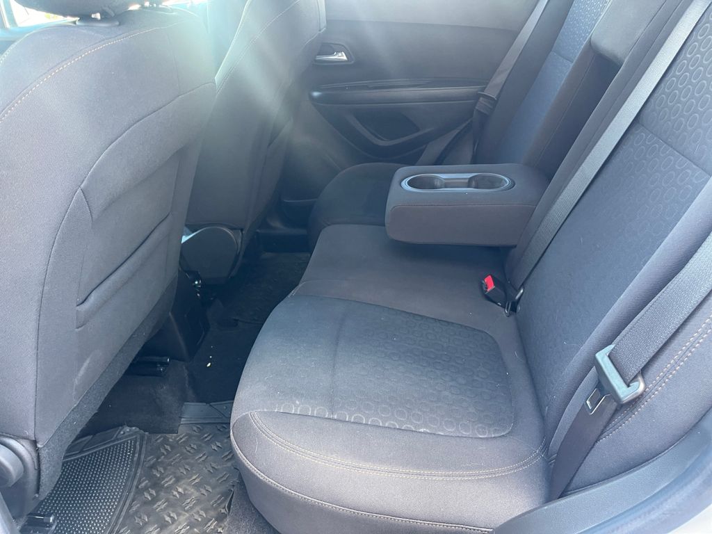 2022 Chevrolet Trax LS photo 18