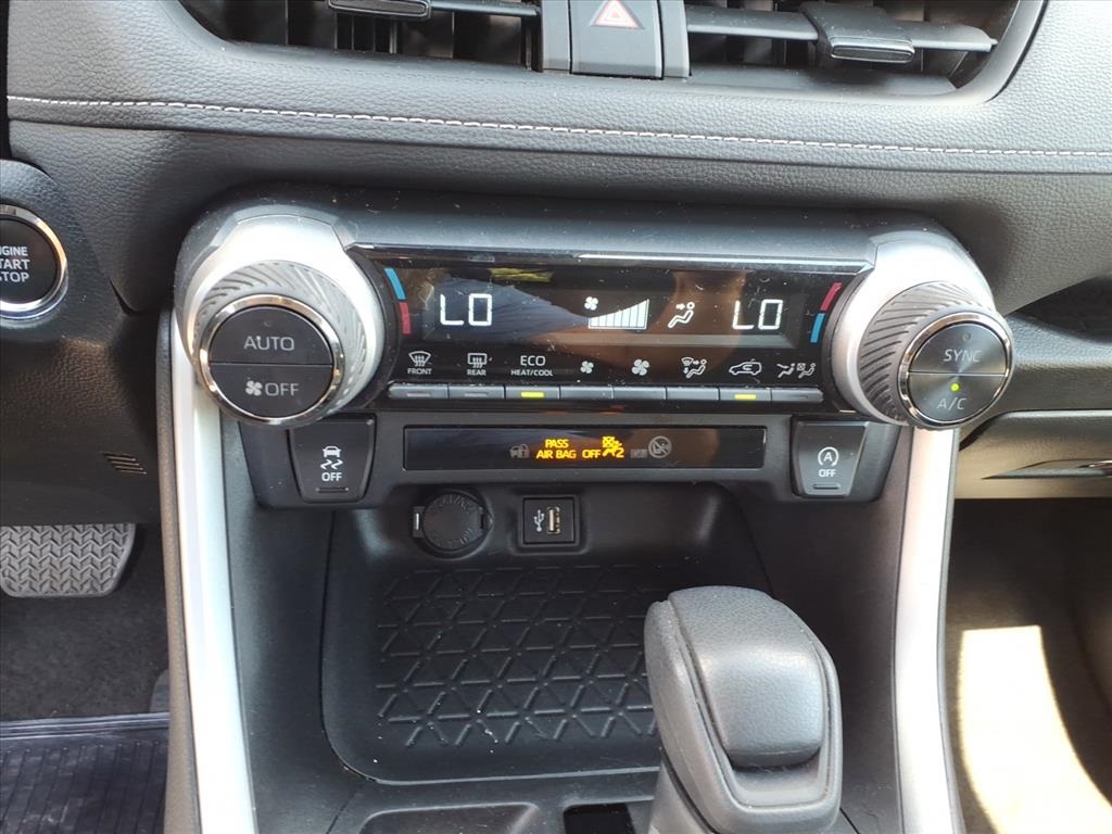 2023 Toyota RAV4 XLE photo 21