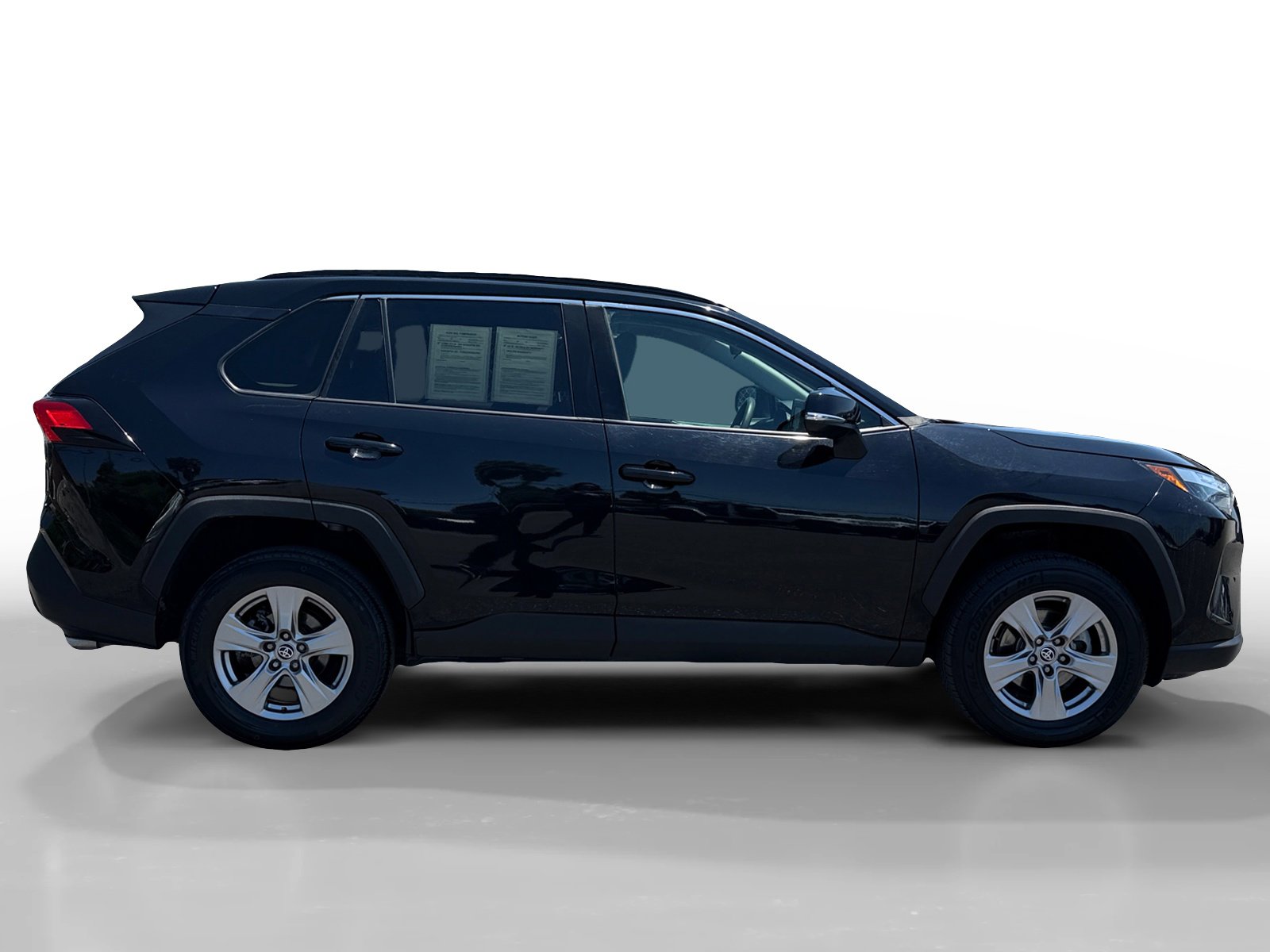 2022 Toyota RAV4 XLE photo 5