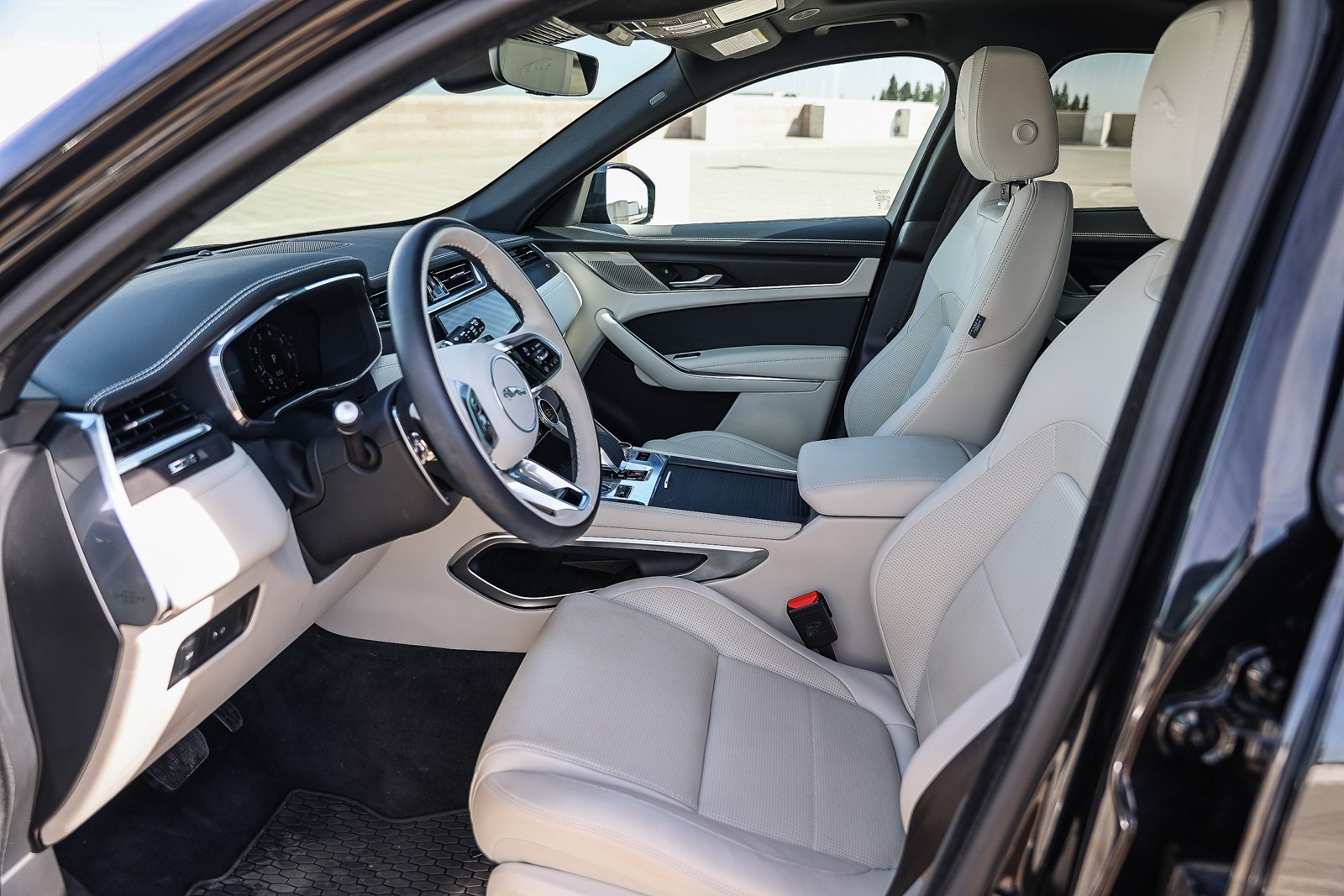 2024 Jaguar F-PACE P250 R-Dynamic S photo 19