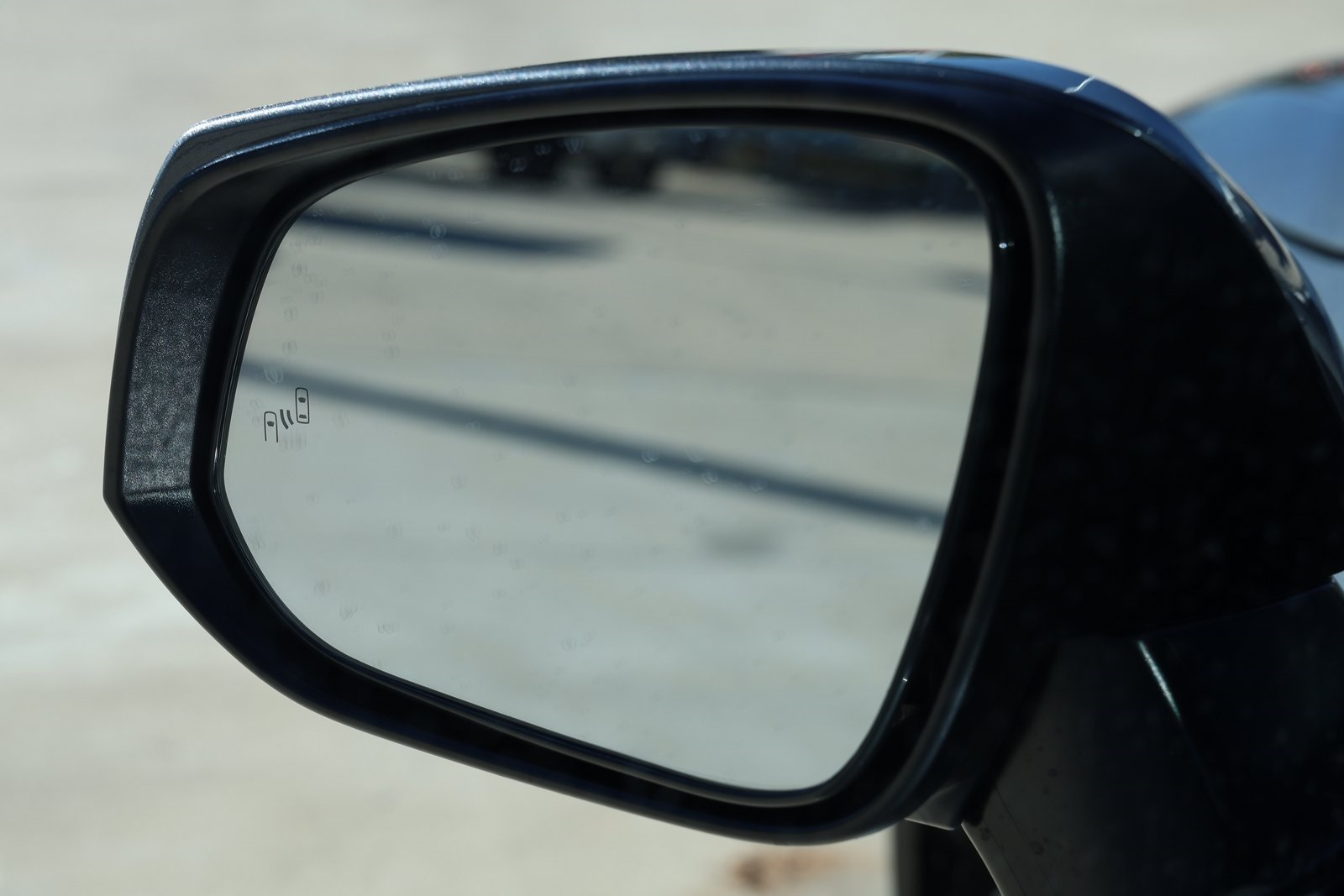 2025 Toyota RAV4 XLE photo 4