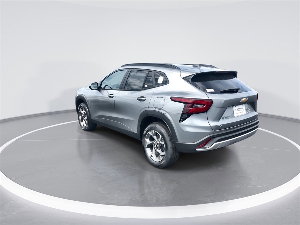 2025 Chevrolet Trax LT photo 6