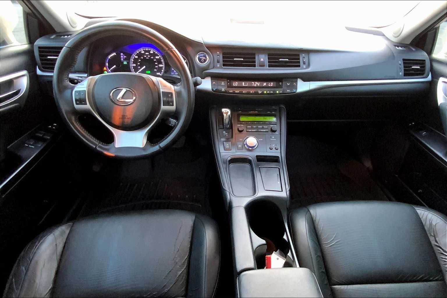 2013 Lexus CT 200h photo 15