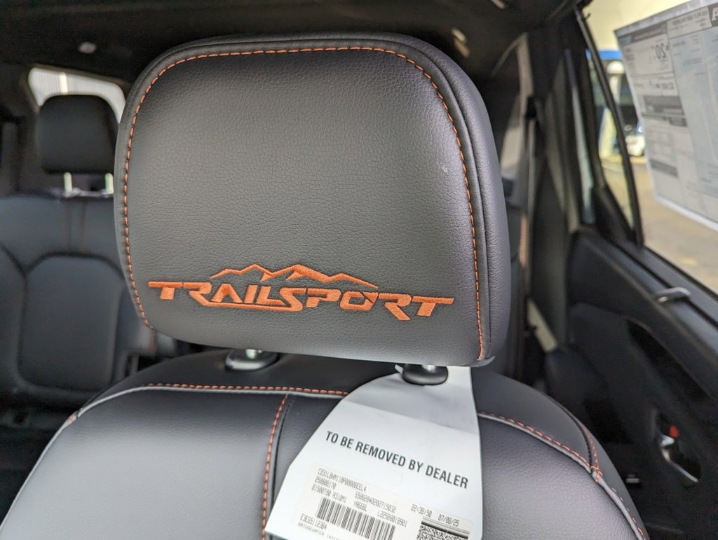 2025 Honda Pilot TrailSport photo 4