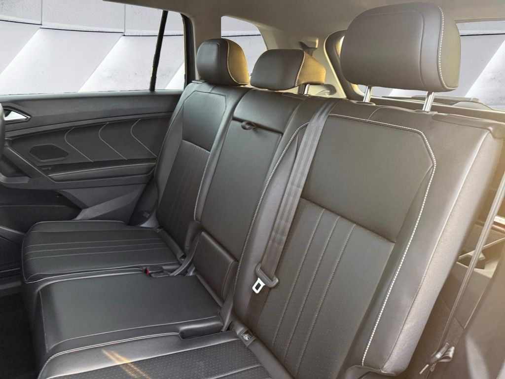 2024 Volkswagen Tiguan SE Wolfsburg Edition photo 18