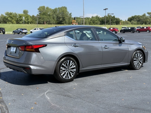 2023 Nissan Altima 2.5 SV photo 5