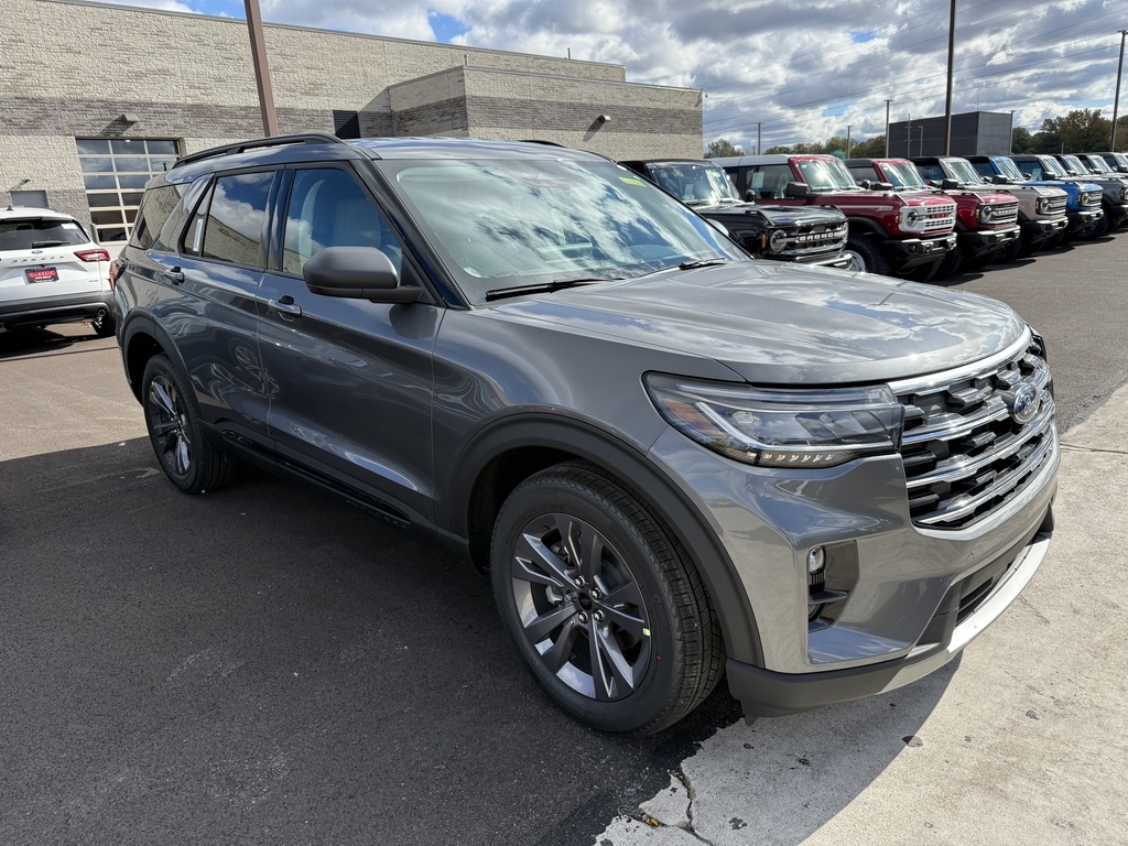 2026 Ford Explorer photo 3