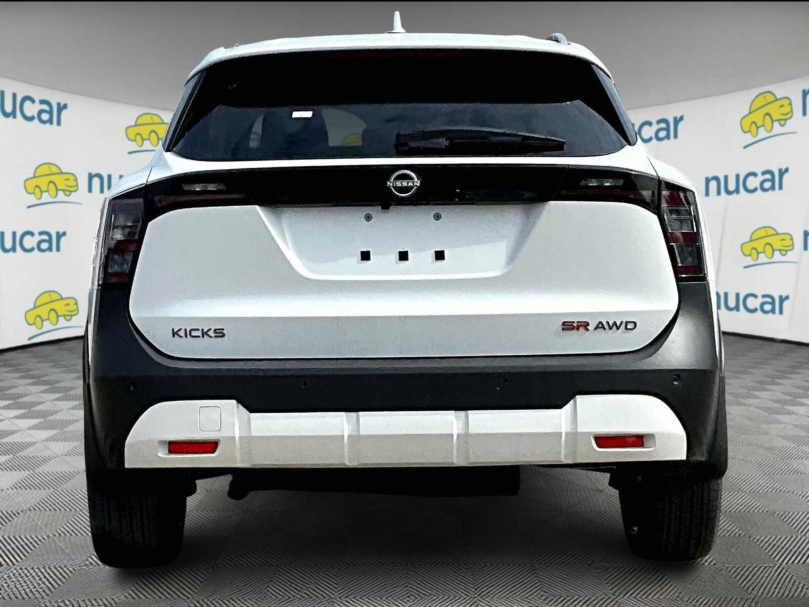 2025 Nissan Kicks SR photo 4