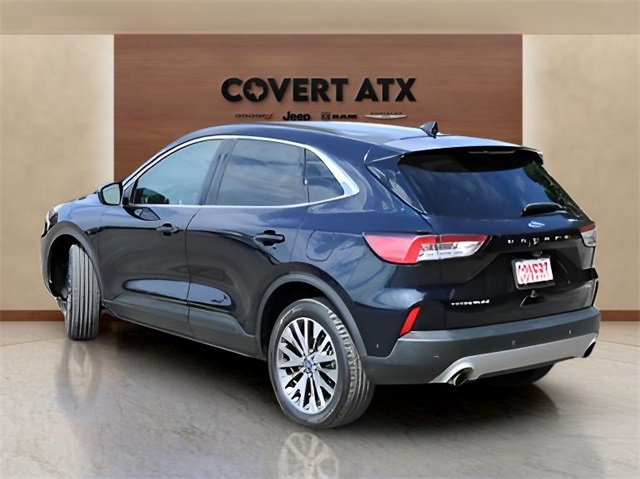 2021 Ford Escape Titanium photo 3