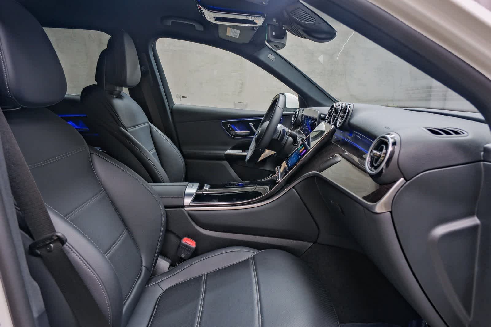 2025 Mercedes Benz GLC 300 photo 15