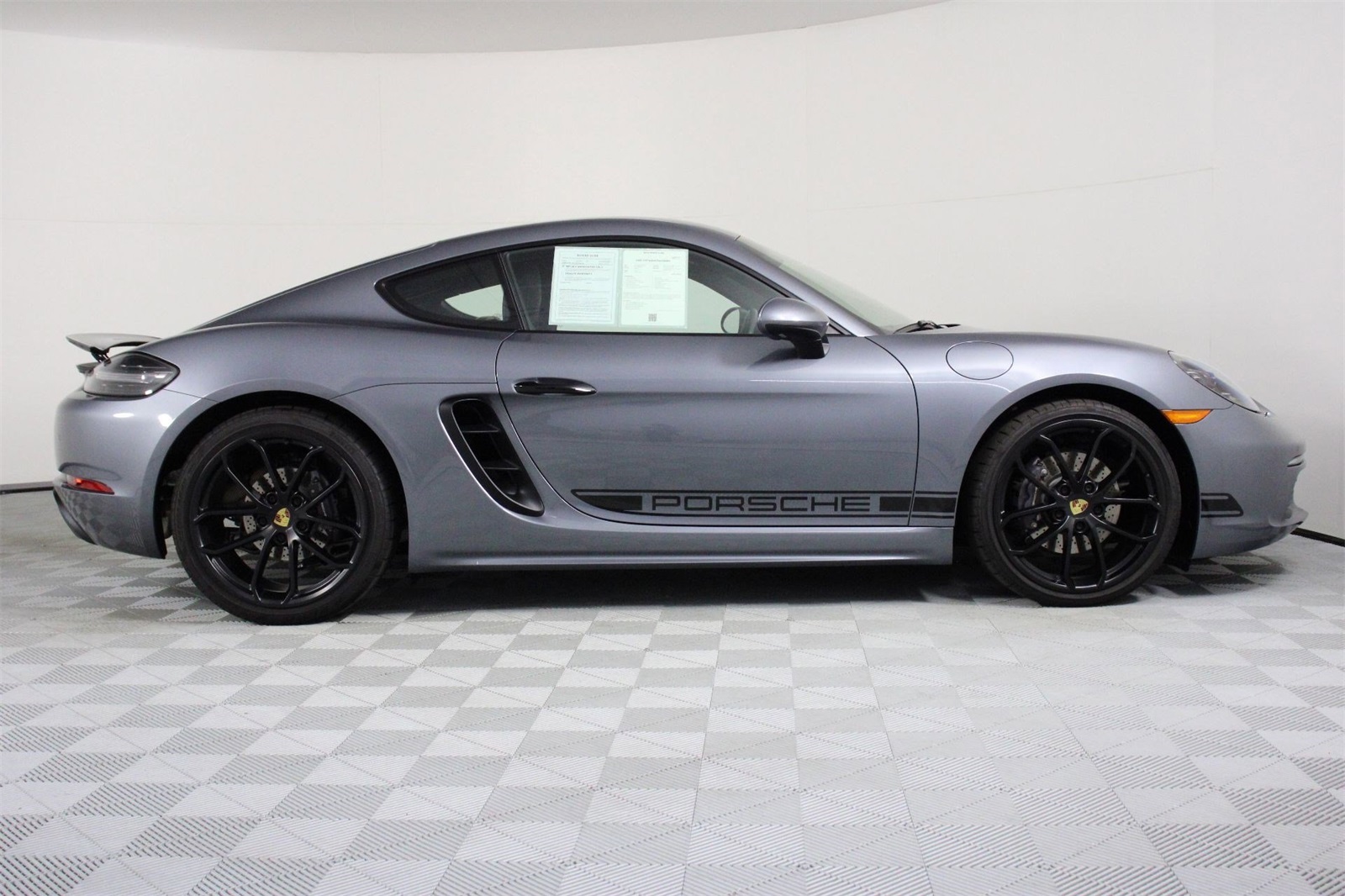2025 Porsche Cayman photo 8