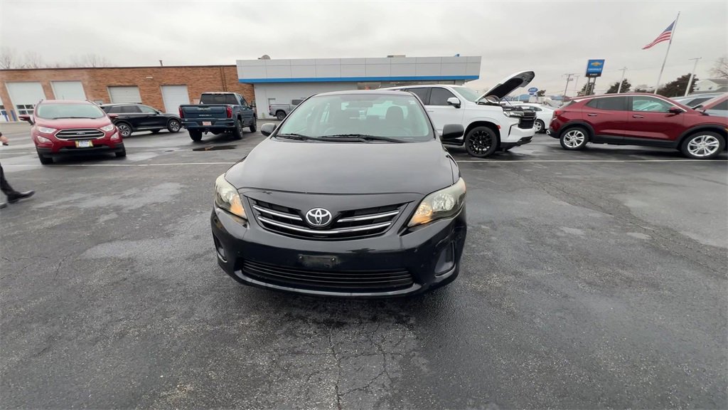 2013 Toyota Corolla LE photo 3
