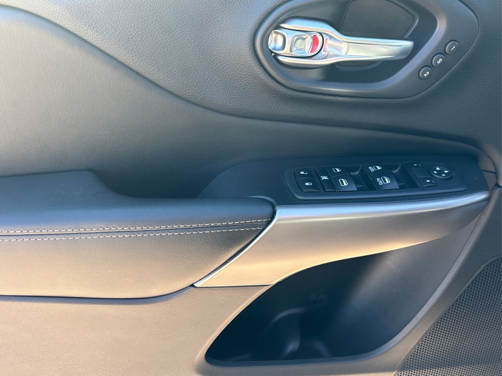 2019 Jeep Cherokee Limited photo 20