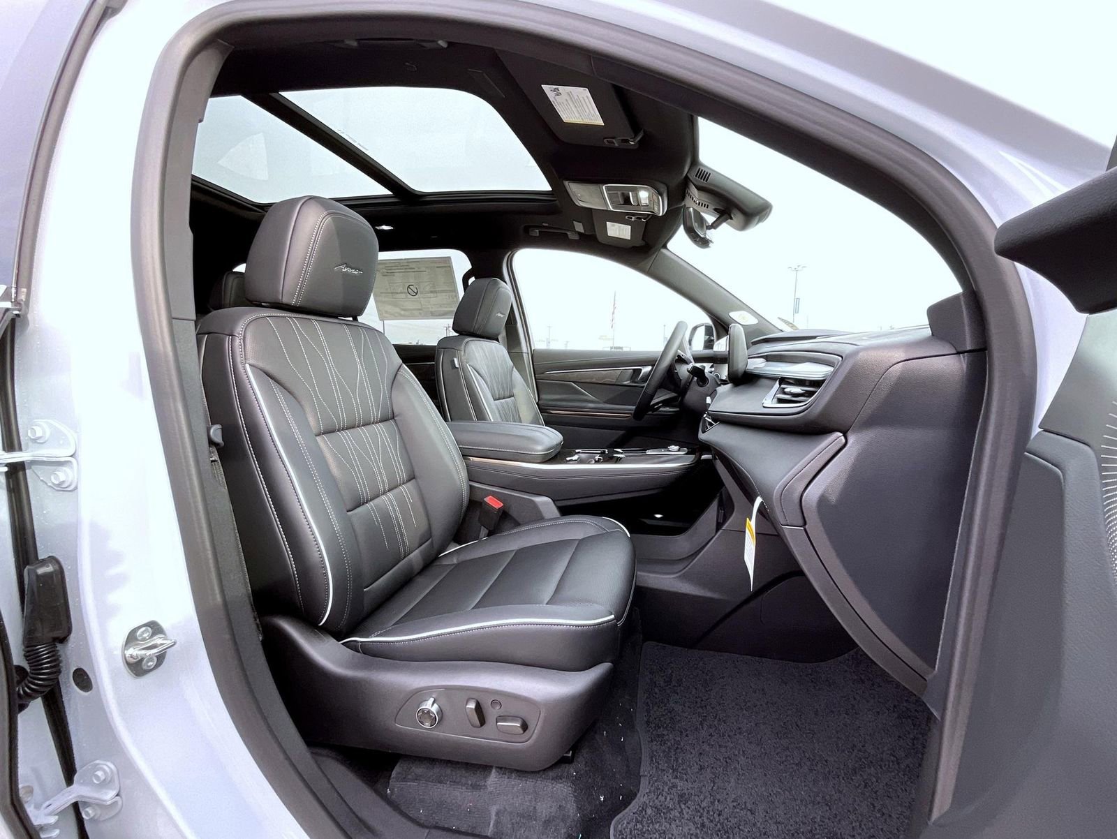 2026 Buick Enclave Avenir photo 13